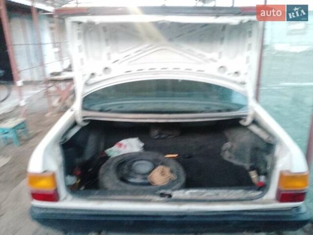 Белый Ауди 100, объемом двигателя 2.2 л и пробегом 170 тыс. км за 1241 $, фото 1 на Automoto.ua