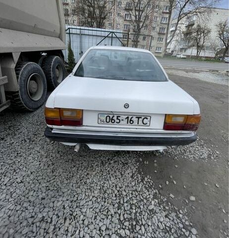 Белый Ауди 100, объемом двигателя 1.8 л и пробегом 100 тыс. км за 269 $, фото 1 на Automoto.ua