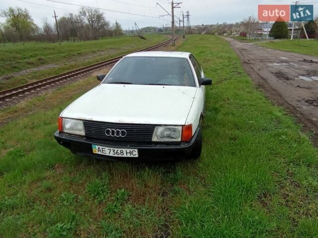 Белый Ауди 100, объемом двигателя 1.6 л и пробегом 230 тыс. км за 912 $, фото 1 на Automoto.ua