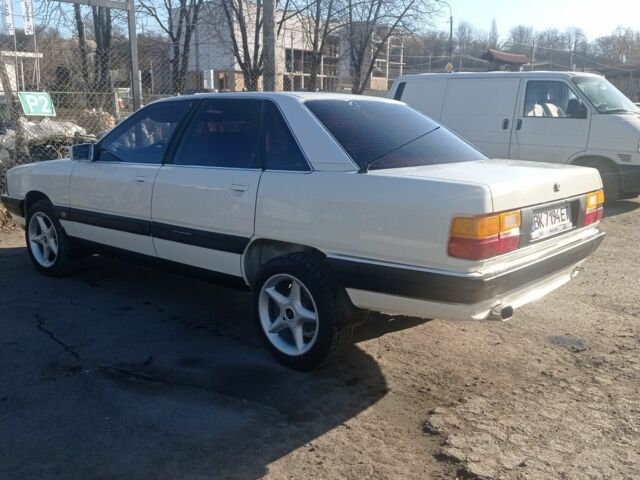 Білий Ауді 100, об'ємом двигуна 1.8 л та пробігом 450 тис. км за 2550 $, фото 1 на Automoto.ua