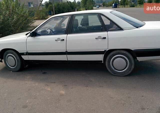 Белый Ауди 100, объемом двигателя 2.2 л и пробегом 890 тыс. км за 4200 $, фото 1 на Automoto.ua