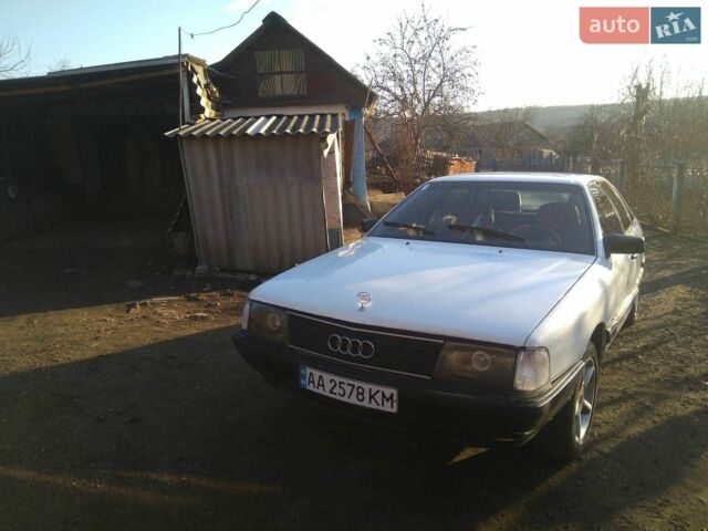 Белый Ауди 100, объемом двигателя 2.3 л и пробегом 300 тыс. км за 1000 $, фото 1 на Automoto.ua