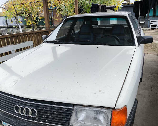 Ауди 100 1986 в Смеле на Automoto.ua Белый Ауди 100, объемом двигателя 1.8 л и пробегом 200 тыс. км за 700 $, фото 1 на Automoto.ua