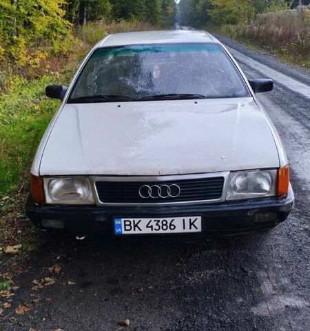 Белый Ауди 100, объемом двигателя 1.8 л и пробегом 450 тыс. км за 1800 $, фото 1 на Automoto.ua