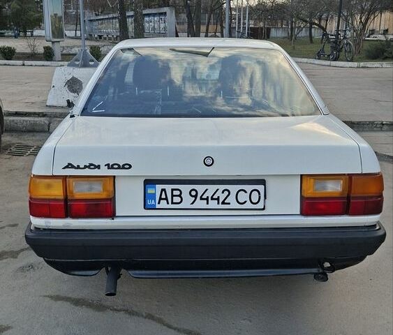 Белый Ауди 100, объемом двигателя 2.1 л и пробегом 300 тыс. км за 1600 $, фото 1 на Automoto.ua