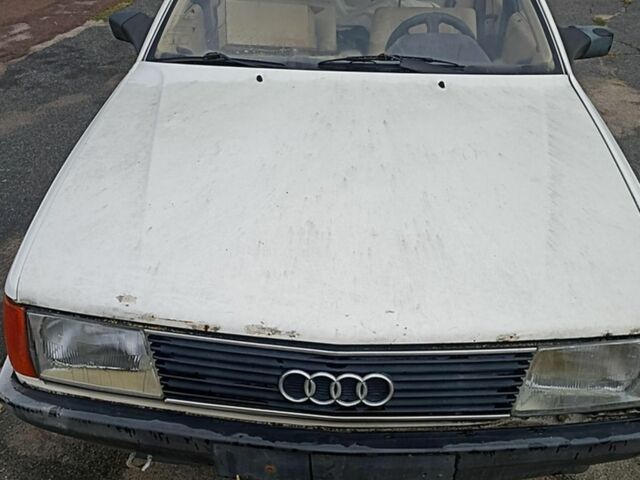 Белый Ауди 100, объемом двигателя 2 л и пробегом 303 тыс. км за 404 $, фото 1 на Automoto.ua