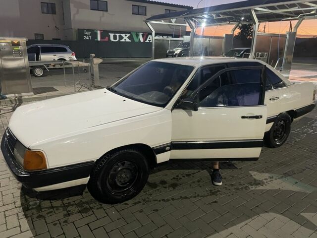 Белый Ауди 100, объемом двигателя 2 л и пробегом 100 тыс. км за 1300 $, фото 1 на Automoto.ua
