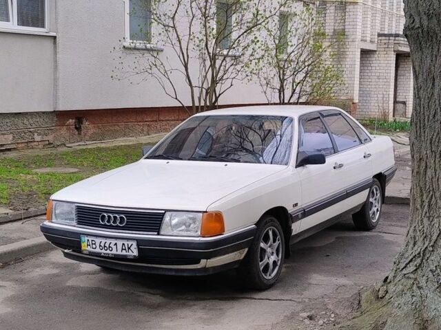 Белый Ауди 100, объемом двигателя 1.8 л и пробегом 150 тыс. км за 1900 $, фото 1 на Automoto.ua