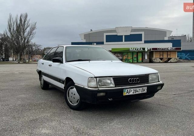 Белый Ауди 100, объемом двигателя 2.3 л и пробегом 262 тыс. км за 1800 $, фото 1 на Automoto.ua