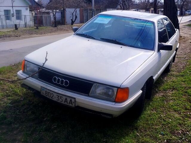 Белый Ауди 100, объемом двигателя 2.2 л и пробегом 300 тыс. км за 1500 $, фото 1 на Automoto.ua