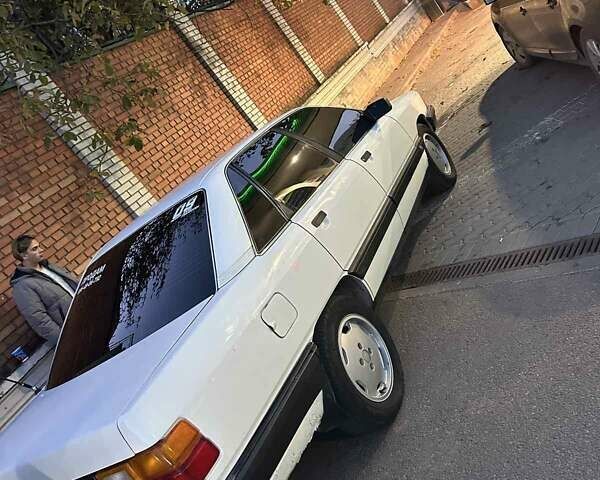 Белый Ауди 100, объемом двигателя 1.8 л и пробегом 395 тыс. км за 2600 $, фото 1 на Automoto.ua