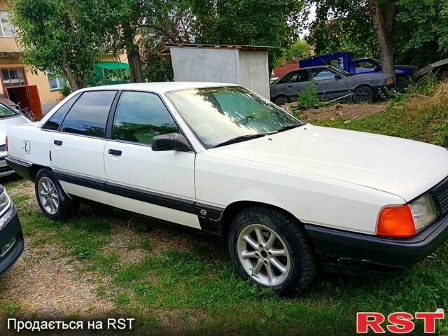 Білий Ауді 100, об'ємом двигуна 1.8 л та пробігом 240 тис. км за 1300 $, фото 1 на Automoto.ua