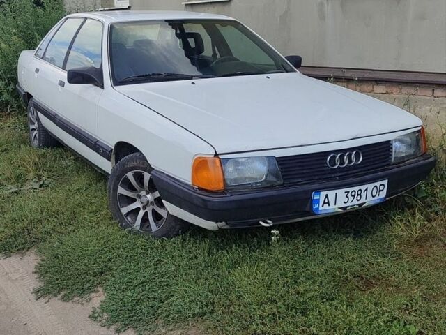 Белый Ауди 100, объемом двигателя 1.8 л и пробегом 300 тыс. км за 1500 $, фото 1 на Automoto.ua