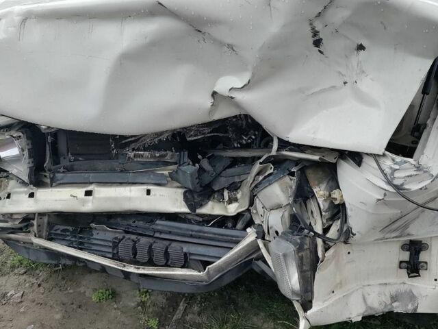 Белый Ауди 100, объемом двигателя 1.8 л и пробегом 380 тыс. км за 500 $, фото 1 на Automoto.ua