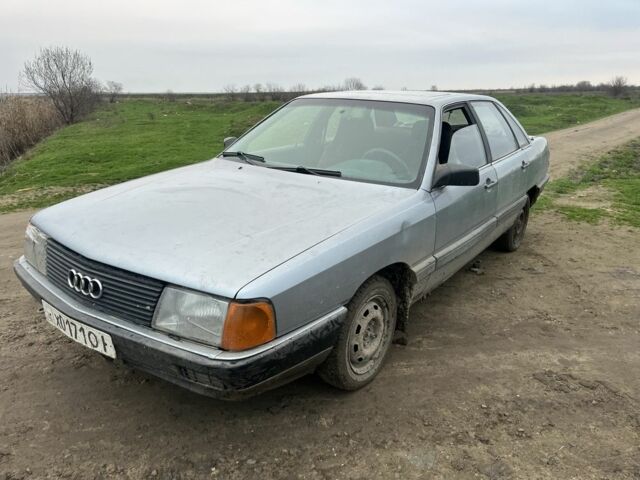 Белый Ауди 100, объемом двигателя 2 л и пробегом 200 тыс. км за 750 $, фото 1 на Automoto.ua