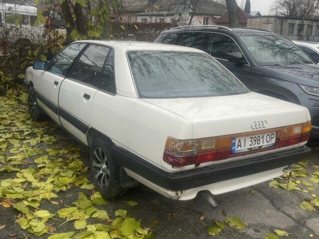 Белый Ауди 100, объемом двигателя 1.8 л и пробегом 350 тыс. км за 1200 $, фото 1 на Automoto.ua