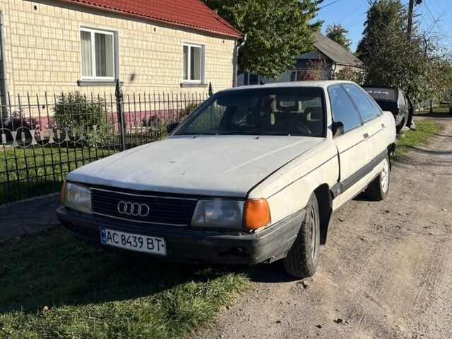 Белый Ауди 100, объемом двигателя 2.3 л и пробегом 300 тыс. км за 470 $, фото 1 на Automoto.ua