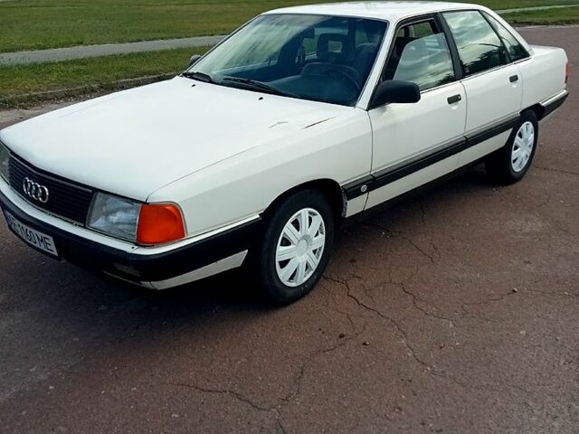 Білий Ауді 100, об'ємом двигуна 2.2 л та пробігом 290 тис. км за 2700 $, фото 1 на Automoto.ua