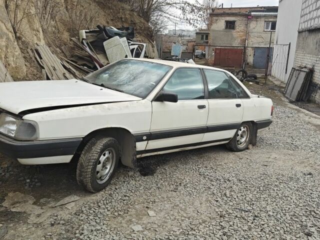 Белый Ауди 100, объемом двигателя 2 л и пробегом 290 тыс. км за 450 $, фото 1 на Automoto.ua
