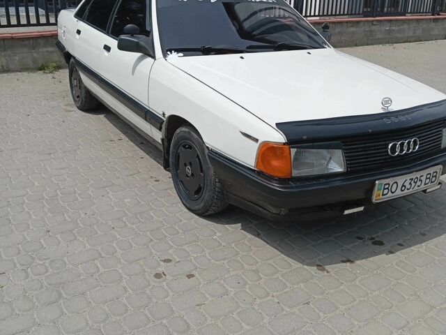 Белый Ауди 100, объемом двигателя 2 л и пробегом 100 тыс. км за 1450 $, фото 1 на Automoto.ua