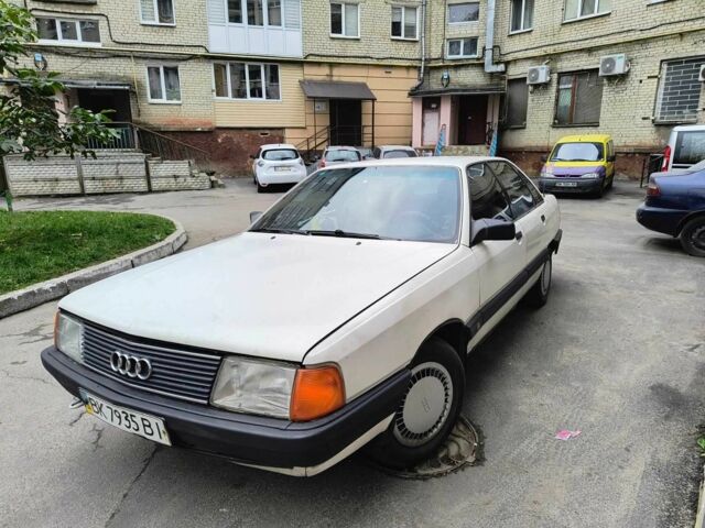 Білий Ауді 100, об'ємом двигуна 1.8 л та пробігом 1 тис. км за 1000 $, фото 1 на Automoto.ua