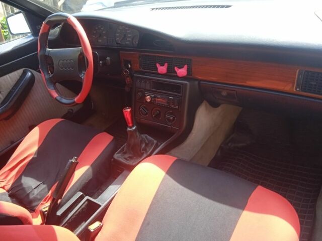 Білий Ауді 100, об'ємом двигуна 1.8 л та пробігом 345 тис. км за 1350 $, фото 1 на Automoto.ua