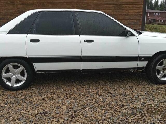 Белый Ауди 100, объемом двигателя 1.8 л и пробегом 315 тыс. км за 800 $, фото 1 на Automoto.ua