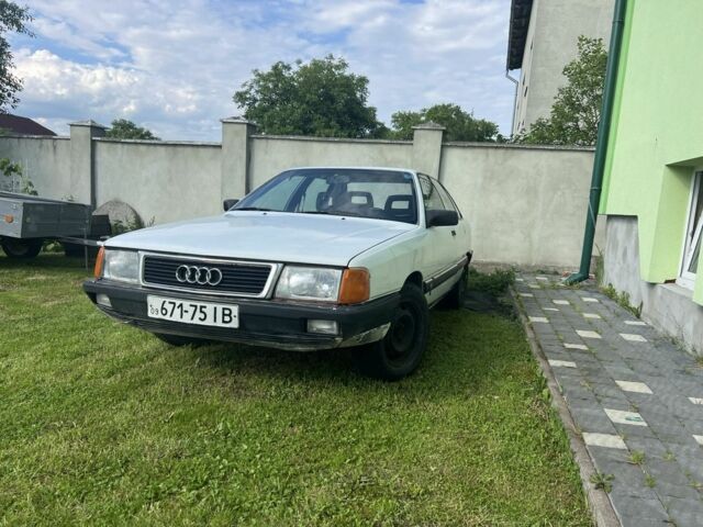 Білий Ауді 100, об'ємом двигуна 1.8 л та пробігом 250 тис. км за 1250 $, фото 1 на Automoto.ua