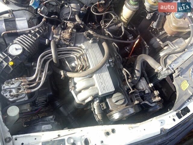 Белый Ауди 100, объемом двигателя 2 л и пробегом 300 тыс. км за 1500 $, фото 1 на Automoto.ua