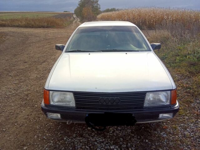 Белый Ауди 100, объемом двигателя 2 л и пробегом 270 тыс. км за 1600 $, фото 1 на Automoto.ua