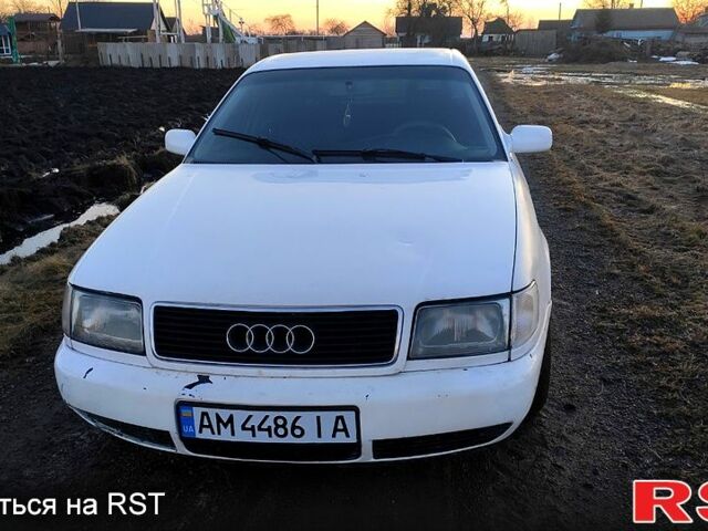Белый Ауди 100, объемом двигателя 2 л и пробегом 255 тыс. км за 1600 $, фото 1 на Automoto.ua