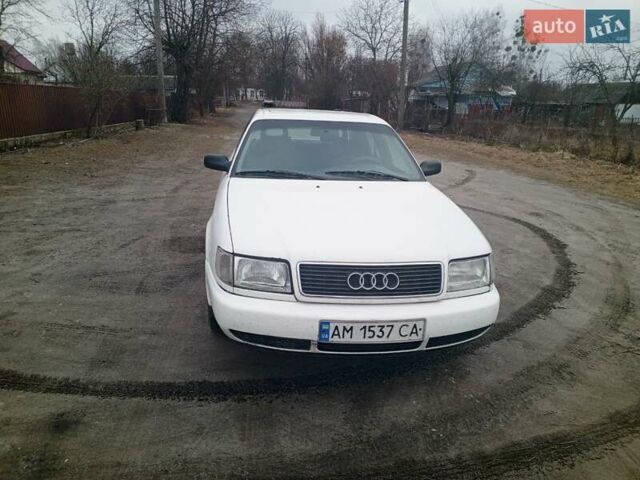 Белый Ауди 100, объемом двигателя 2 л и пробегом 463 тыс. км за 2500 $, фото 1 на Automoto.ua