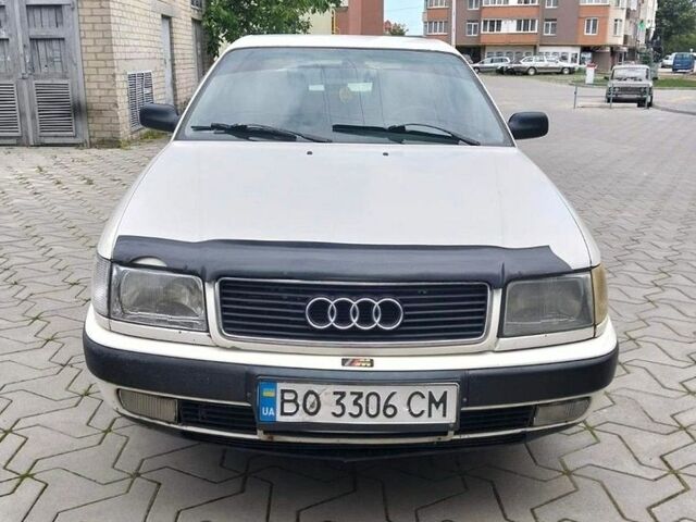 Белый Ауди 100, объемом двигателя 2 л и пробегом 300 тыс. км за 2000 $, фото 1 на Automoto.ua
