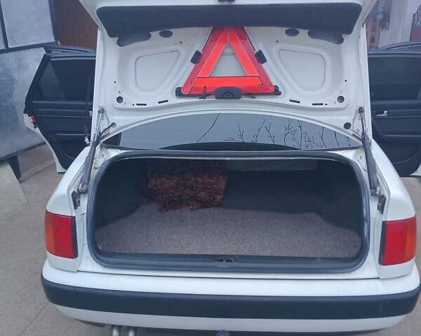 Белый Ауди 100, объемом двигателя 0 л и пробегом 288 тыс. км за 4150 $, фото 1 на Automoto.ua