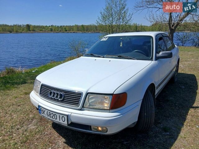 Белый Ауди 100, объемом двигателя 2.4 л и пробегом 395 тыс. км за 2400 $, фото 1 на Automoto.ua