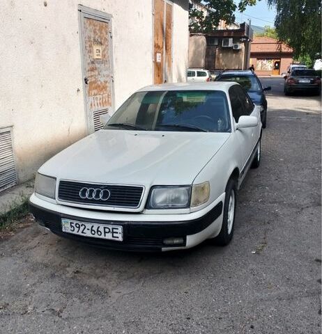 Білий Ауді 100, об'ємом двигуна 2 л та пробігом 272 тис. км за 1000 $, фото 1 на Automoto.ua