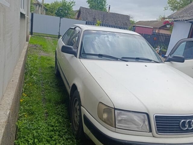 Белый Ауди 100, объемом двигателя 2 л и пробегом 400 тыс. км за 1900 $, фото 1 на Automoto.ua
