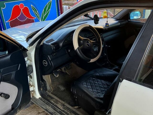 Белый Ауди 100, объемом двигателя 2 л и пробегом 350 тыс. км за 2000 $, фото 1 на Automoto.ua