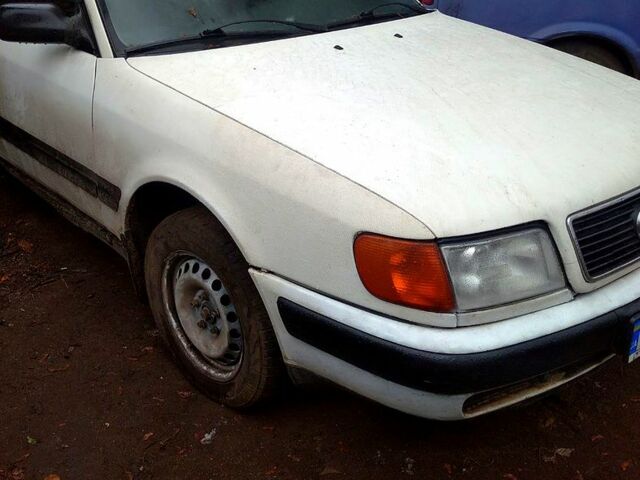 Белый Ауди 100, объемом двигателя 2.3 л и пробегом 100 тыс. км за 1500 $, фото 1 на Automoto.ua