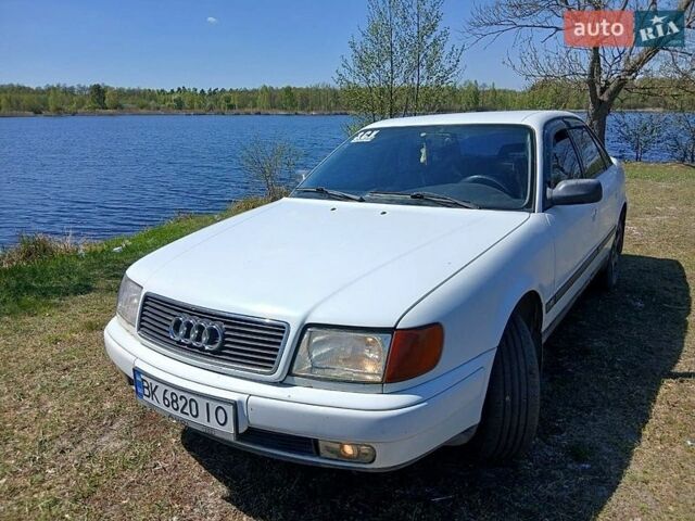 Белый Ауди 100, объемом двигателя 2.4 л и пробегом 395 тыс. км за 2400 $, фото 1 на Automoto.ua
