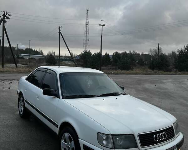 Белый Ауди 100, объемом двигателя 2 л и пробегом 194 тыс. км за 2500 $, фото 1 на Automoto.ua