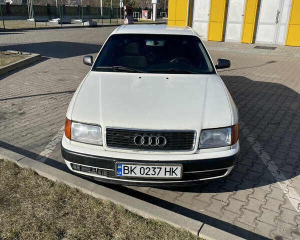 Белый Ауди 100, объемом двигателя 2 л и пробегом 498 тыс. км за 2700 $, фото 1 на Automoto.ua