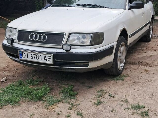 Белый Ауди 100, объемом двигателя 2.4 л и пробегом 300 тыс. км за 1800 $, фото 1 на Automoto.ua