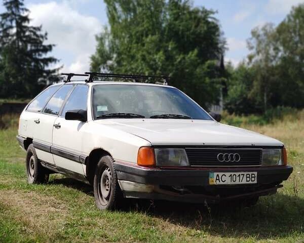 Білий Ауді 100, об'ємом двигуна 1.8 л та пробігом 400 тис. км за 600 $, фото 1 на Automoto.ua