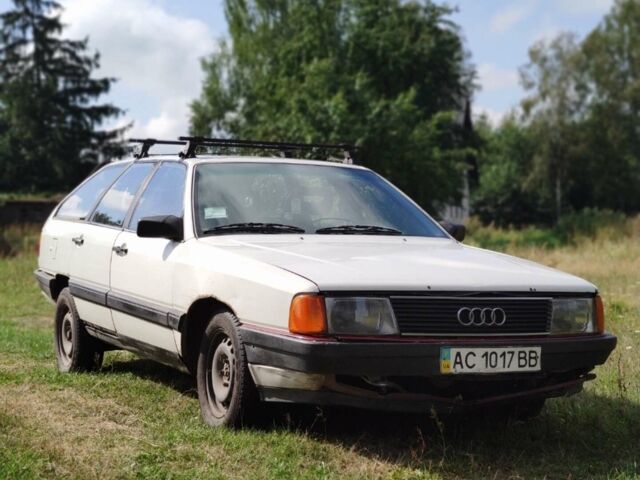 Білий Ауді 100, об'ємом двигуна 1.8 л та пробігом 400 тис. км за 600 $, фото 1 на Automoto.ua