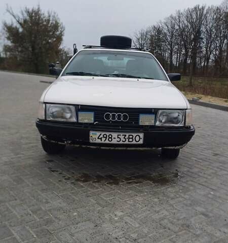 Белый Ауди 100, объемом двигателя 2 л и пробегом 300 тыс. км за 2500 $, фото 1 на Automoto.ua