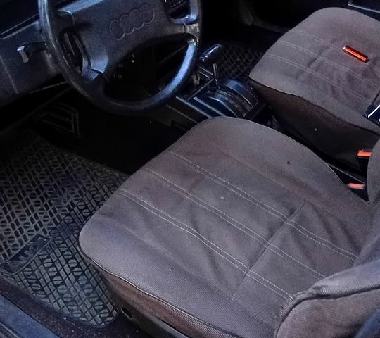 Бежевий Ауді 100, об'ємом двигуна 2 л та пробігом 157 тис. км за 1500 $, фото 1 на Automoto.ua