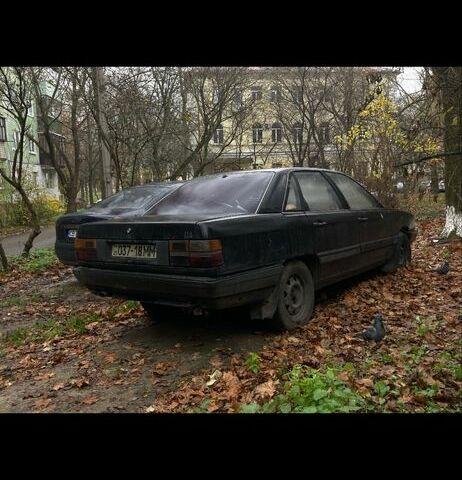 Черный Ауди 100, объемом двигателя 1.8 л и пробегом 400 тыс. км за 1100 $, фото 1 на Automoto.ua