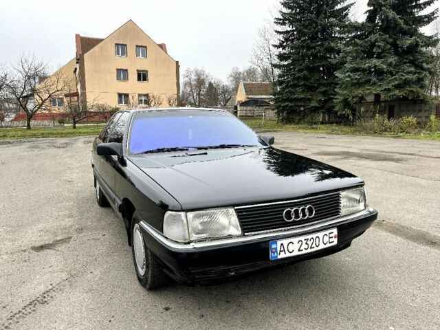 Черный Ауди 100, объемом двигателя 1.8 л и пробегом 384 тыс. км за 1800 $, фото 1 на Automoto.ua