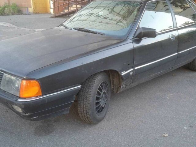 Ауди 100 1990 в Киеве на Automoto.ua Черный Ауди 100, объемом двигателя 2.3 л и пробегом 300 тыс. км за 950 $, фото 1 на Automoto.ua